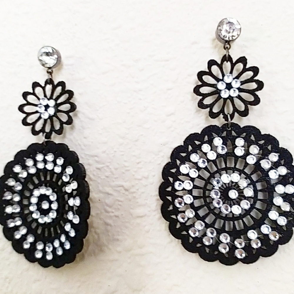 Earring - Picture 3 of 3